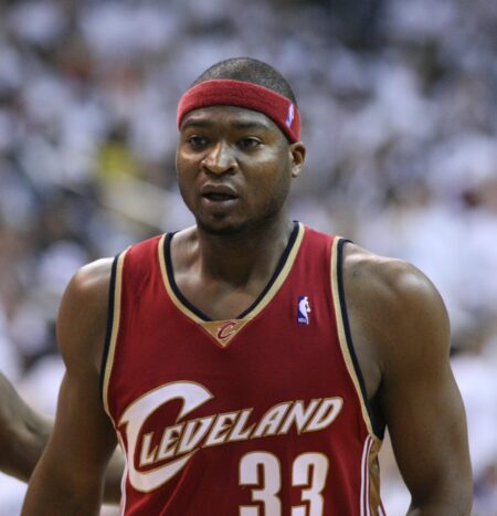 UTSA basketball great Devin Brown enshrined in San Antonio Sports Hall of Fame – The University of Texas at San Antonio