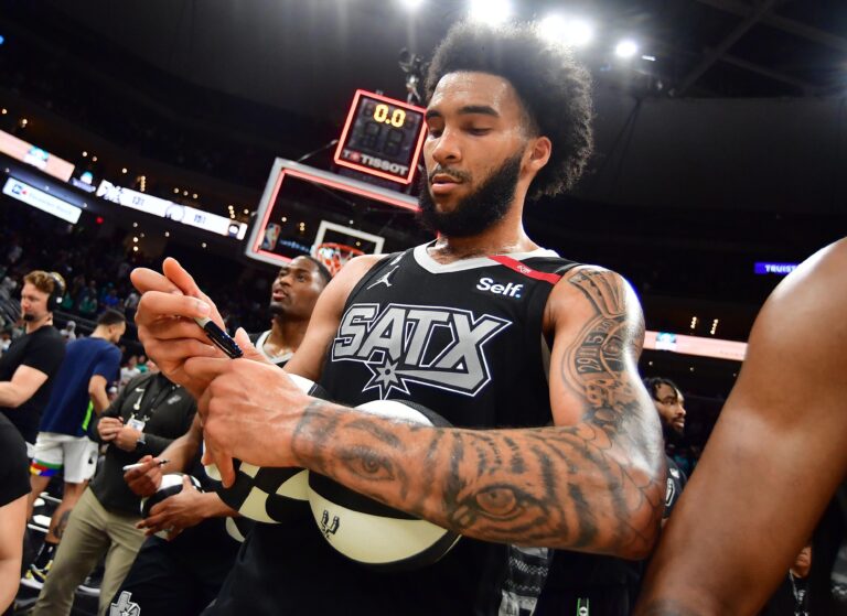 Examining the Value of Julian Champagnie’s Contract With the San Antonio Spurs – Athlon Sports
