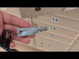 Crooks use counterfeit keys to enter mailboxes, steal mail, US Postal Service says – KSAT