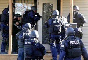 Texas cops raid apartment complex taken over by Tren de Aragua gang members, make 20 busts – New York Post