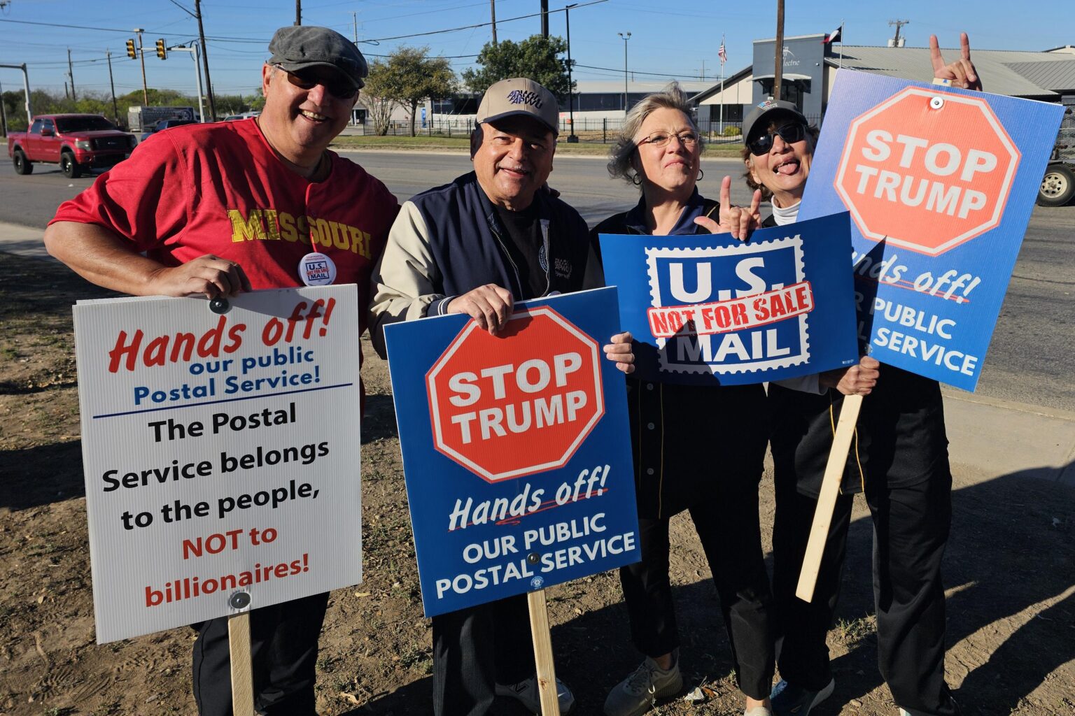 San Antonio postal workers hold rally Thursday against proposed changes for USPS – KSAT