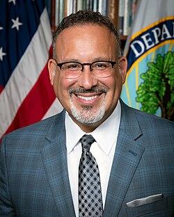 US Education Secretary Cardona visits Edgewood ISD to tout Build Back Better bill – San Antonio Report