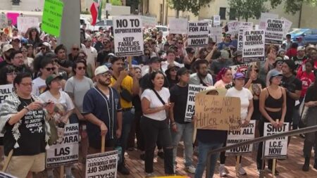 ‘The US is in distress’: Hundreds gather in downtown SA to protest immigration policy, ICE crackdowns – KENS5.com