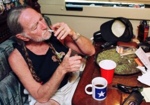 Willie Nelson has quit smoking marijuana for health reasons: ‘I have abused my lungs’ – USA Today