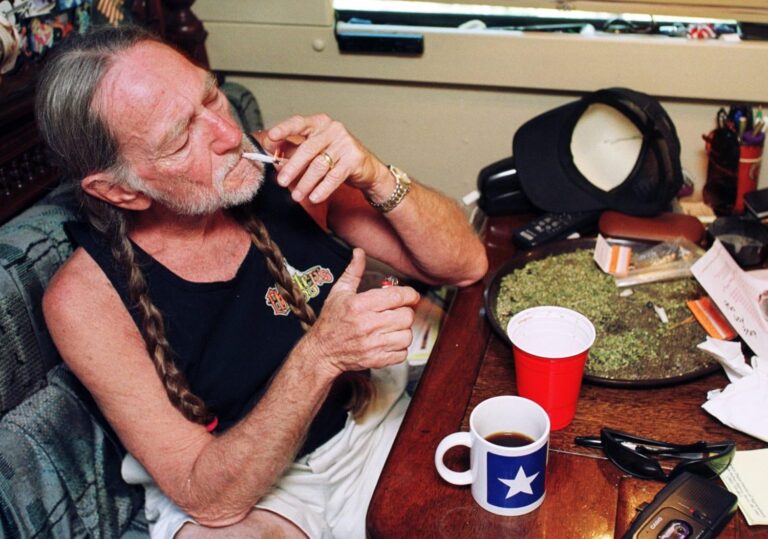 Willie Nelson has quit smoking marijuana for health reasons: ‘I have abused my lungs’ – USA Today