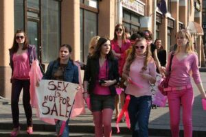 A known prostitute who’s armed and dangerous is on the run from the law – KEYE