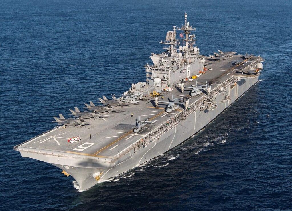 Amphibious warships join U.S. destroyers nearing Venezuela amid crackdown on cartels – Miami Herald