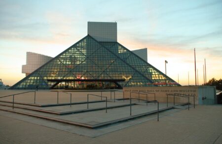 Rock n’ Roll Hall of Famers to stop in San Antonio on world tour – MySA