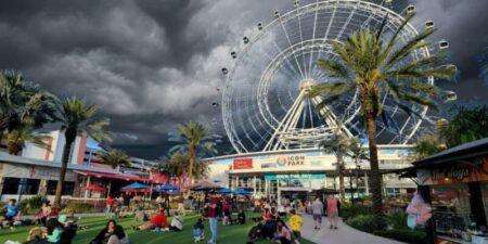 Controversial Theme Park Announces the Death of a Fan Favorite – Men’s Journal