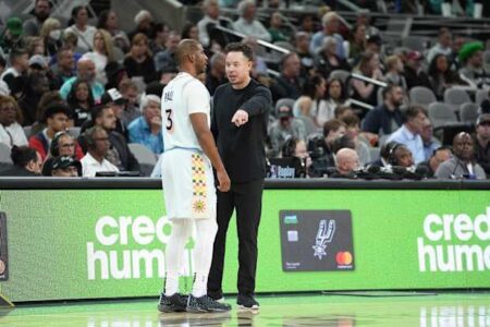 Opportunity In Hand, Spurs Treating Big-Stage Christmas Test ‘Business As Usual’ – Sports Illustrated