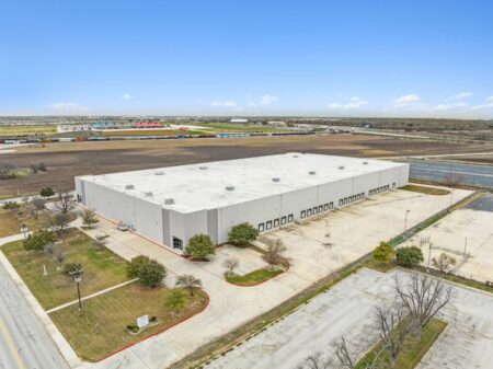 Class A industrial building, Freeport Business Centre, trades in South San Antonio – JLL