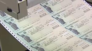 US Government Is Phasing Out Paper Checks. Here’s What That Means for You – WTTW News