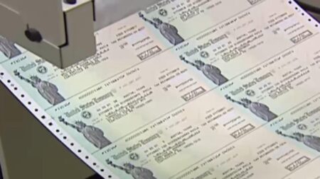 US Government Is Phasing Out Paper Checks. Here’s What That Means for You – WTTW News