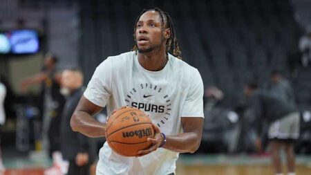 NBA Fans React to Spurs Signing Free Agent Center – Sports Illustrated
