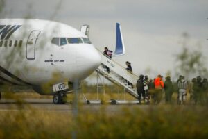 Criminal Investigation Is Opened After Migrant Flights to Martha’s Vineyard (Published 2022) – The New York Times