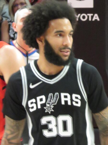 Back in Starting Lineup, Spurs’ Julian Champagnie Setting ‘Hungry’ Standard – Sports Illustrated