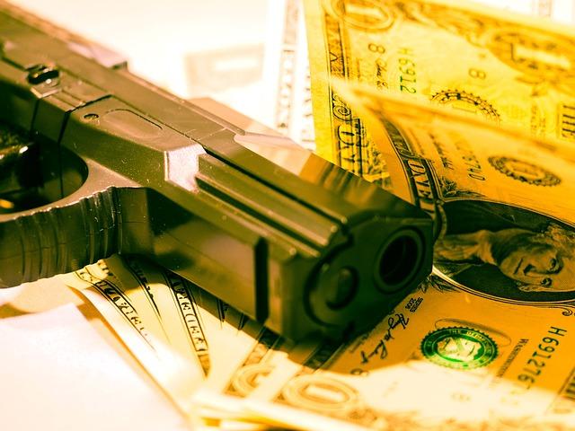 Suspect on the Run After Allegedly Robbing Dollar General and Threatening Employees with a Gun Suspect wanted after allegedly robbing Dollar General, threatening employees with gun – WOAI